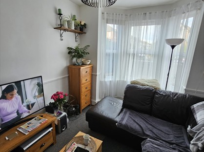 3 Bed Terraced House, Grovelands Road, RG30