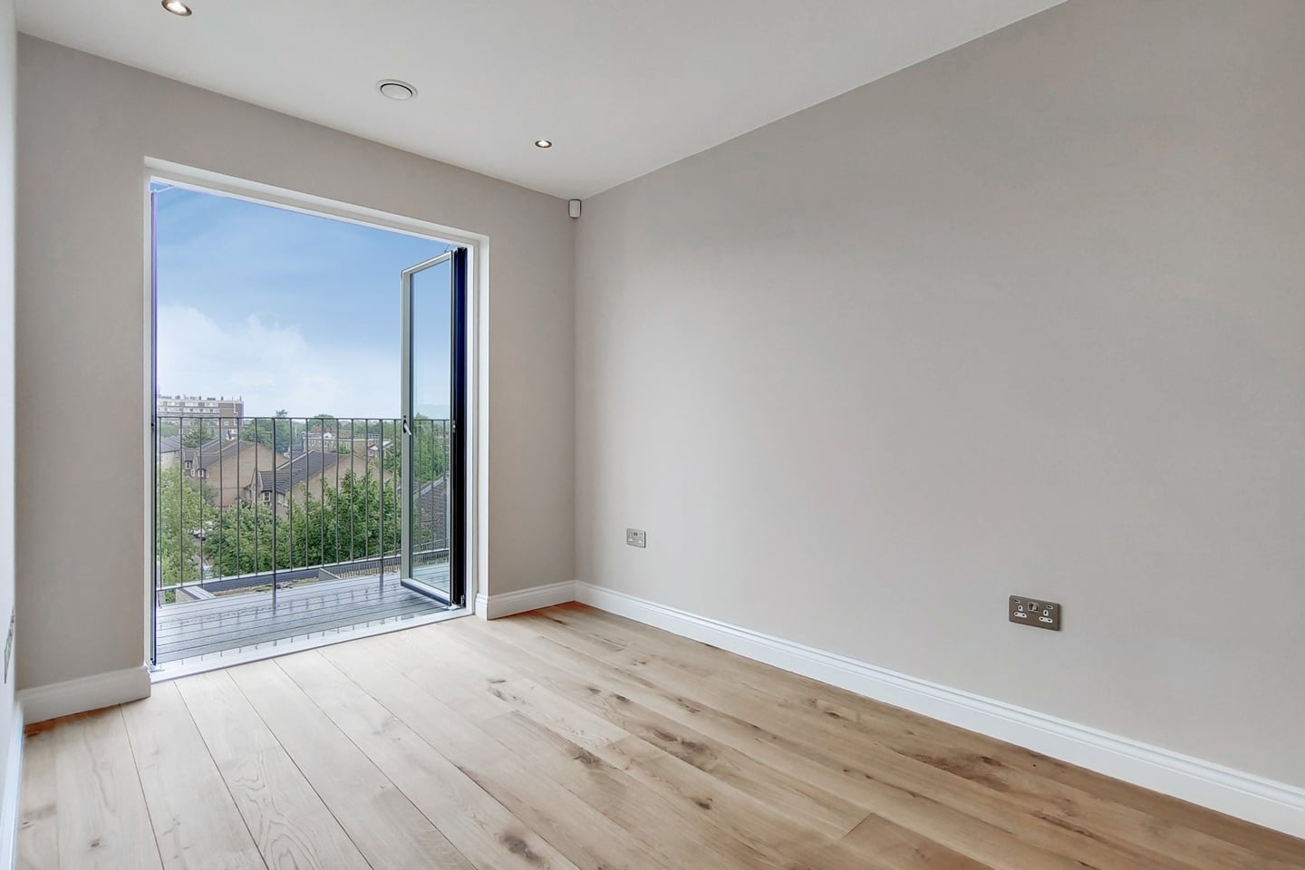 2 Bed Flat, Holloway Road, N19 photo 3