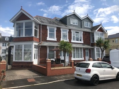 2 Bed Flat, Stafford Road, TQ4