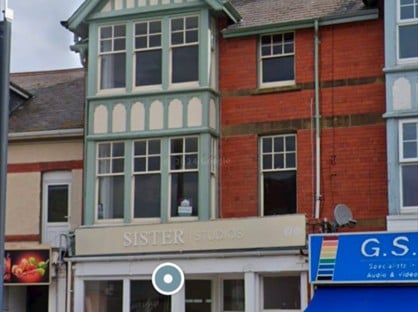 4 Bed Flat, Conway Road, LL29