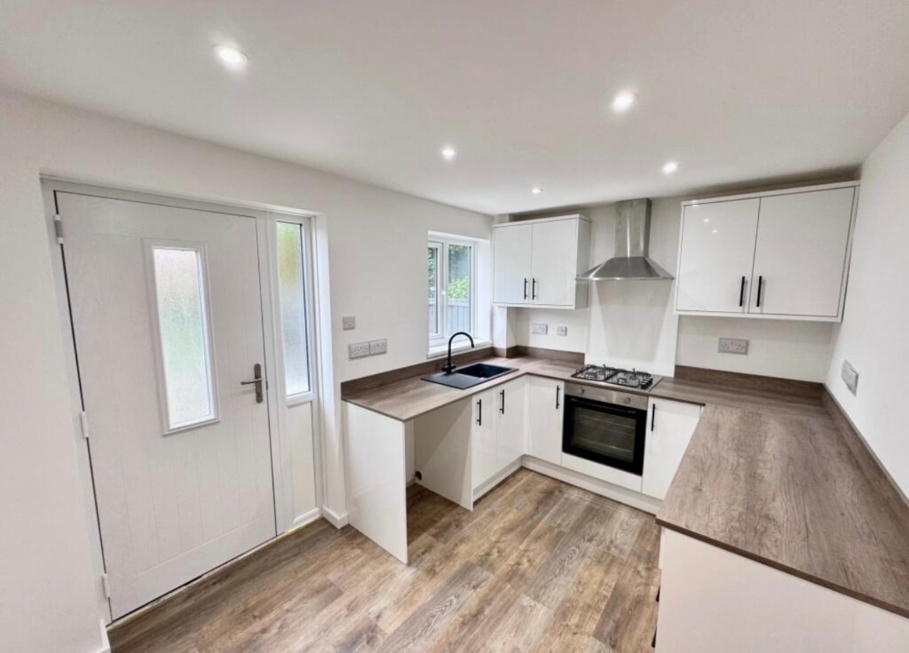 2 Bed Terraced House, Heron Drive, NG7 photo 2