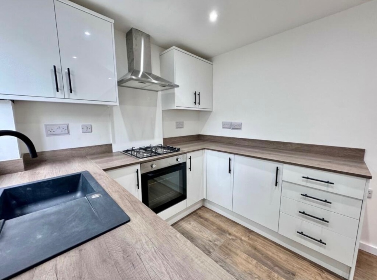 2 Bed Terraced House, Heron Drive, NG7 photo 3