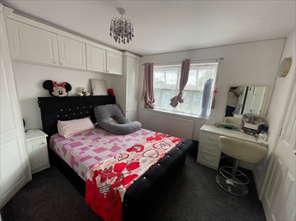 5 Bed Semi-Detached House, Tollgate Drive, UB4