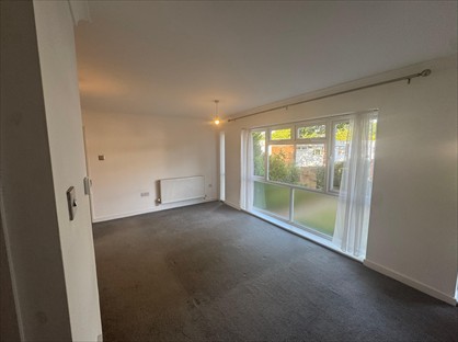 2 Bed Flat, Brantwood Court, KT14