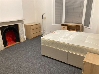 Room in a Shared Flat, Very Near Kirn Road Area, W13