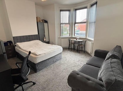 Room in a Shared House, Manchester, M14