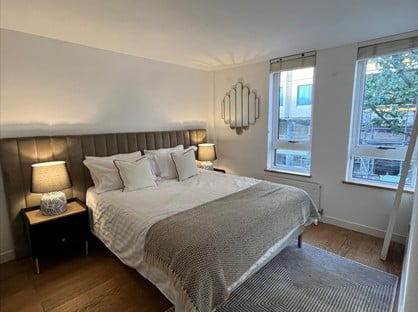 2 Bed Flat, Oldham's Walk, WC2H