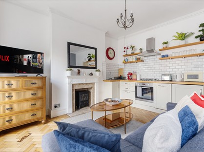 2 Bed Flat, Oakley Square, NW1