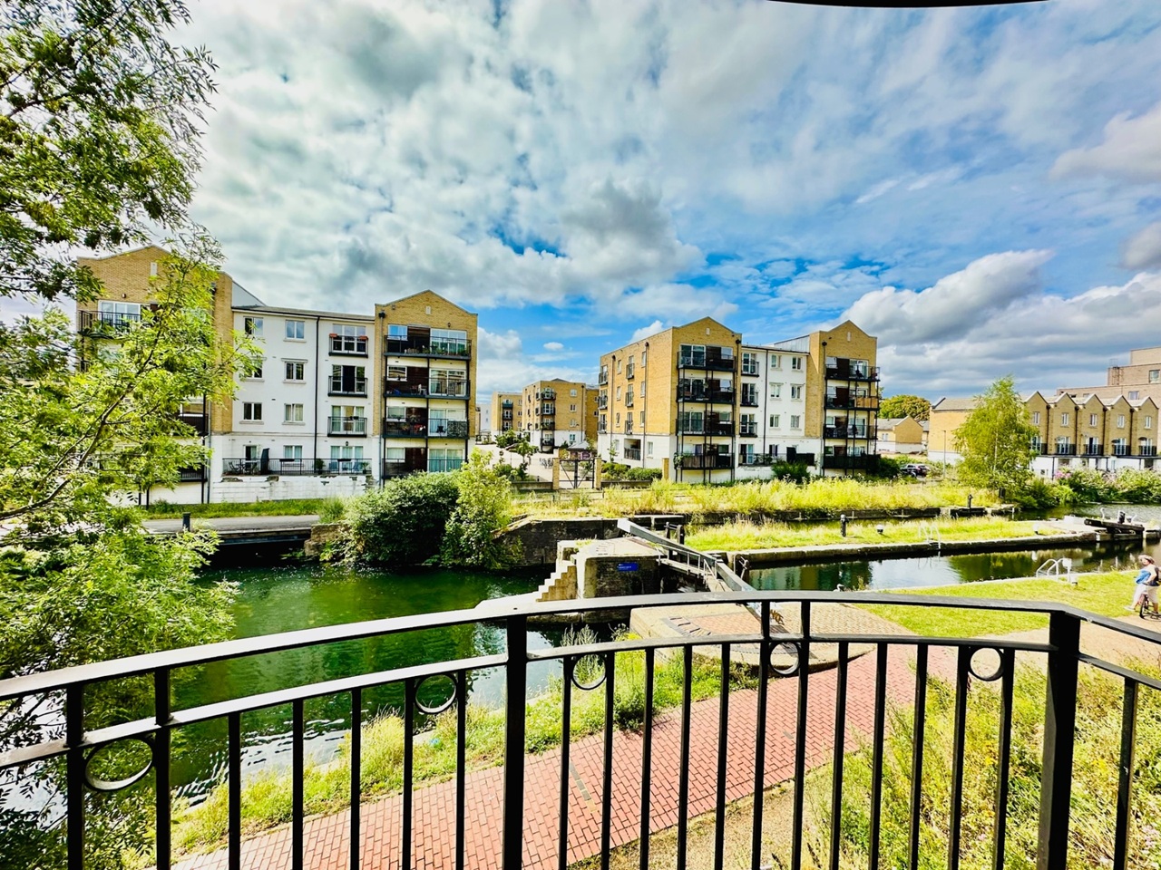 2 Bed Flat, Copperfield Road, E3 photo 3