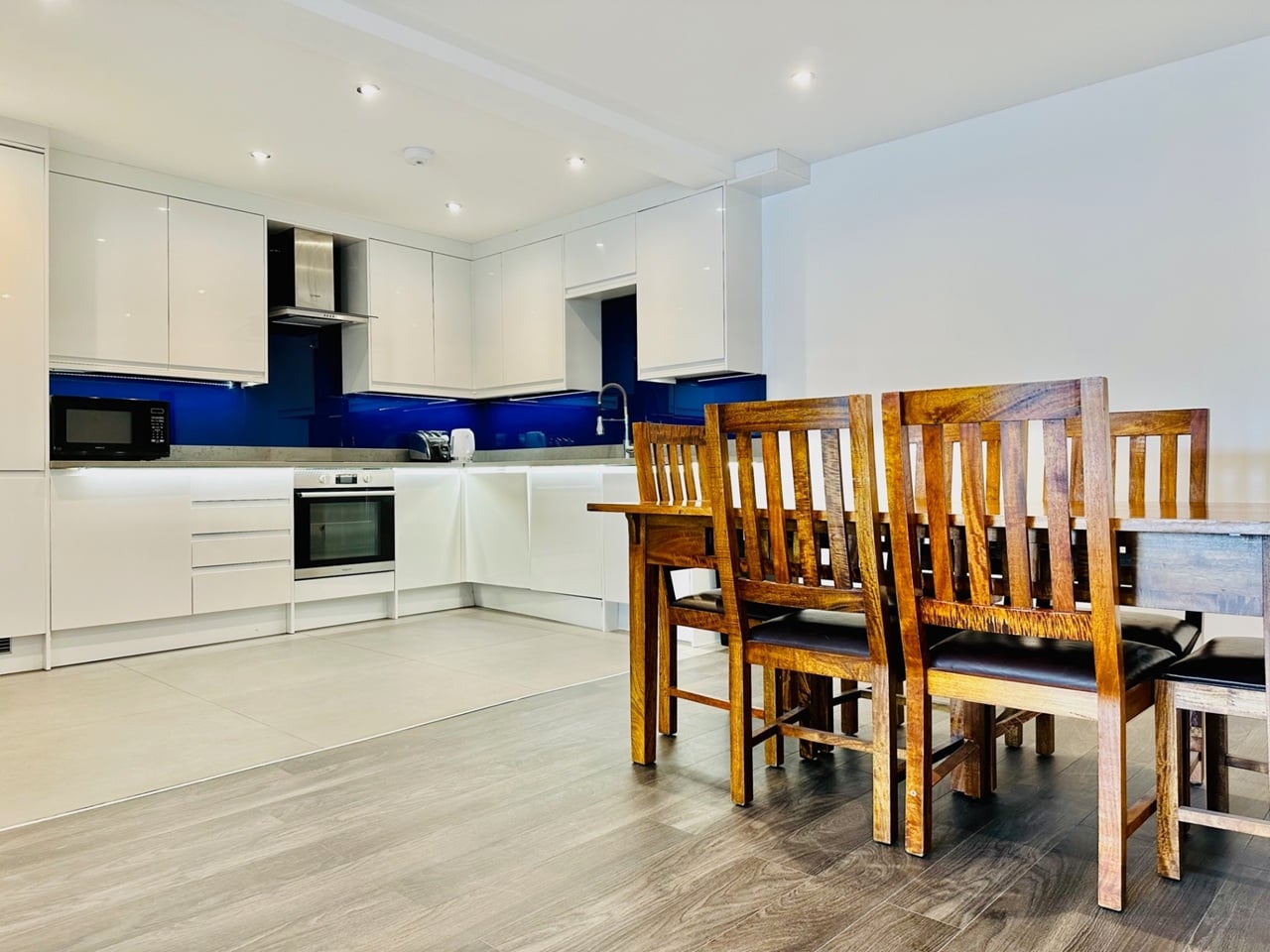 2 Bed Flat, Copperfield Road, E3 photo 2