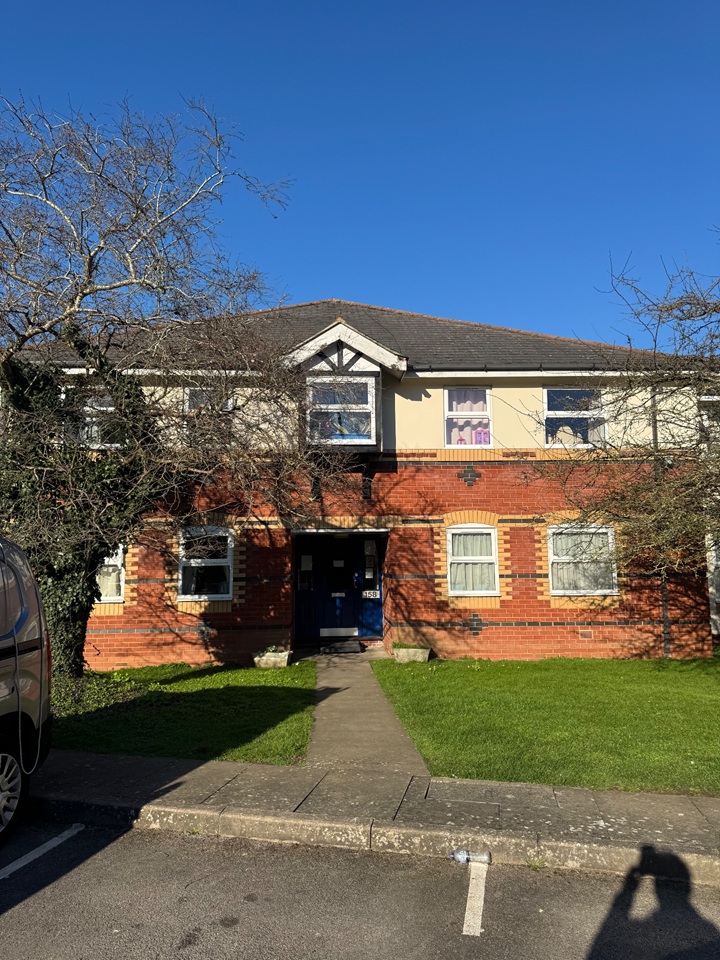 2 Bed Flat, Wilson Road, RG30, N1 7GU