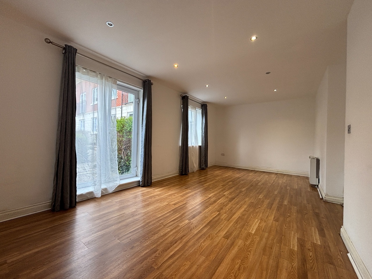Leicester - 2 Bed Flat, Block A, LE4 - To Rent Now for £950.00 p/m