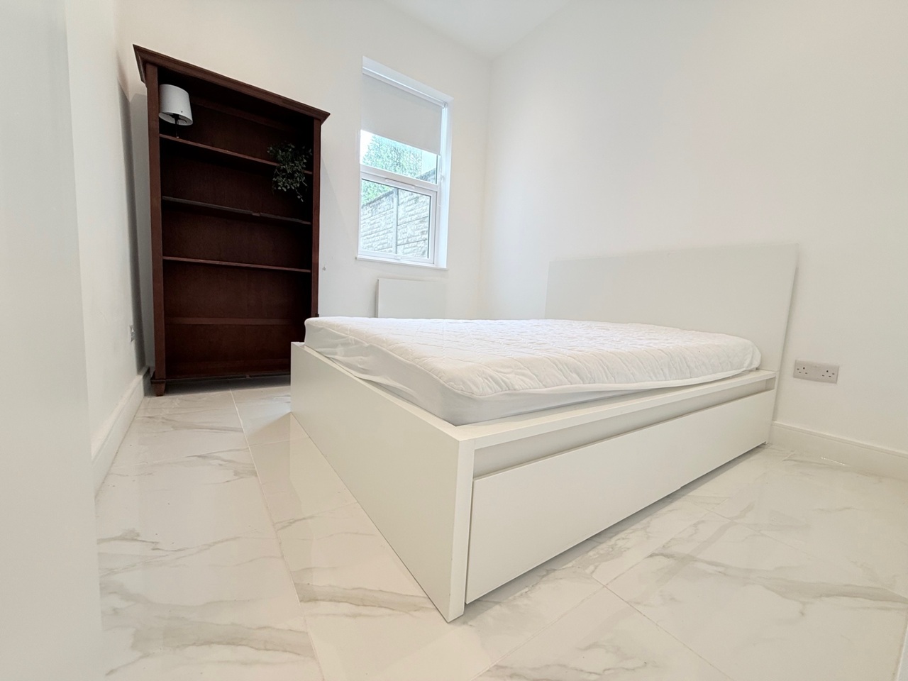 London - 1 Bed Flat, Rucklidge Avenue, NW10 - To Rent Now for £1,600.00 p/m