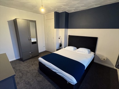 Room in a Shared House, Near Vallens, TF1