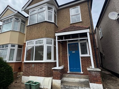 Room in a Shared House, Great Gardens Road, RM11