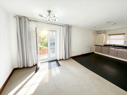 2 Bed Flat, Station Road East, IP14