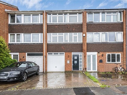 3 Bed Terraced House, Pierson Road, SL4