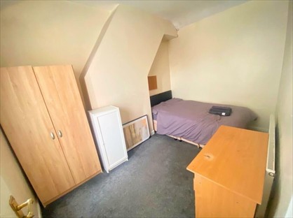 Room in a Shared House, Richmond Grove, M13