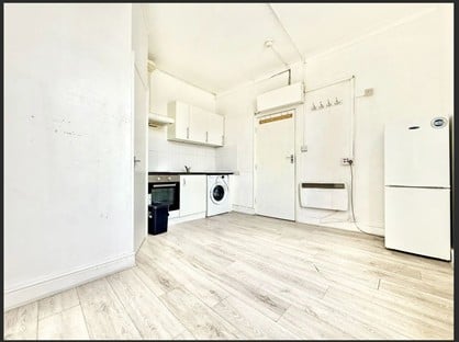 Studio Flat, Romford Road, E7