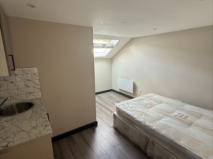 Studio Flat, Barnfield Road, BR5