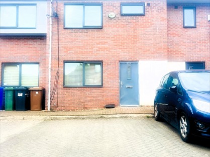 3 Bed Terraced House, Lock Keepers Court, M43