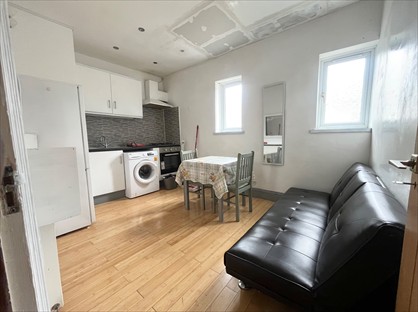 1 Bed Flat, Sutherland Grove, SW18