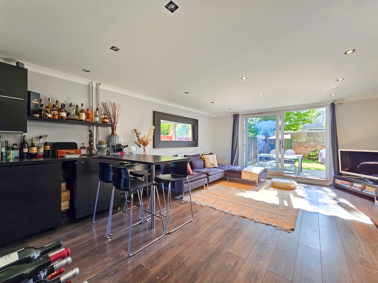 London - 3 Bed Maisonette, Moore Walk, E7 - To Rent Now for £2,250.00 p/m