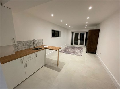 Studio Flat, Tollers Lane, CR5