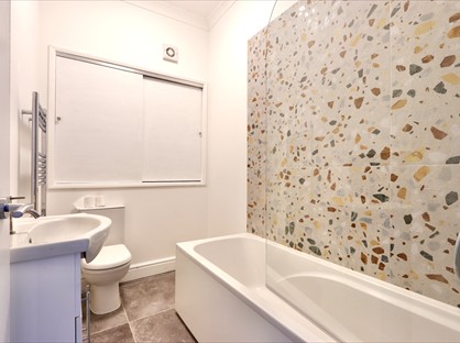 2 Bed Flat, High Street, CF62