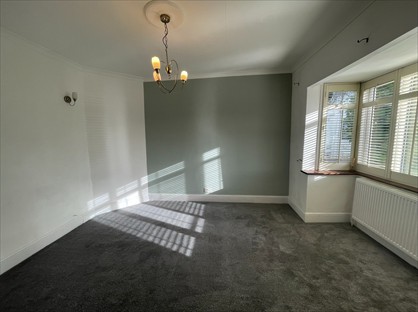 4 Bed Semi-Detached House, Lawn Avenue, UB7