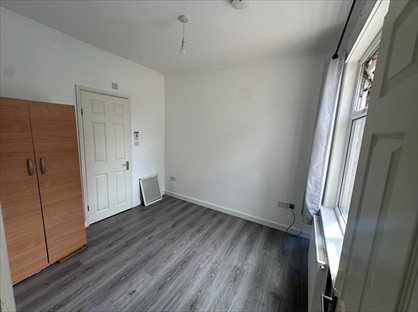 Room in a Shared House, Sweet Briar Walk, N18