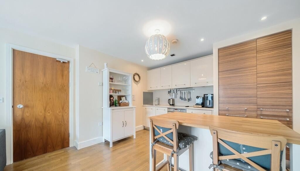 Additional image 6 of 2 Bed Flat, Falcon Drive, CF10, N1 7GU