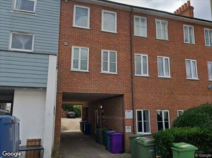 Room in a Shared Flat, Park House, GU11