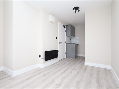 Studio Flat, Cannon Hill Lane, SW20