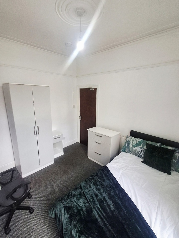 Room in a Shared House, Chepstow Street, L4