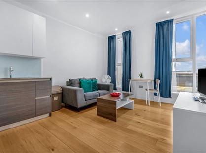 Studio Flat, Central House, TW3