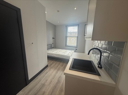 Studio Flat, High Street, W3