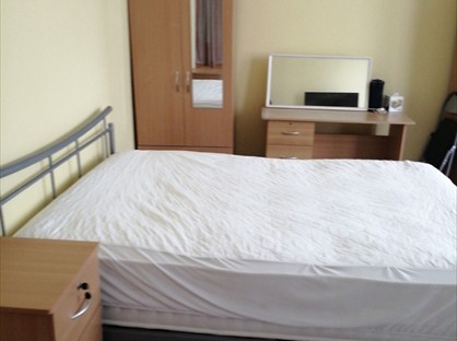 Room in a Shared House, Thorold Road, IG1