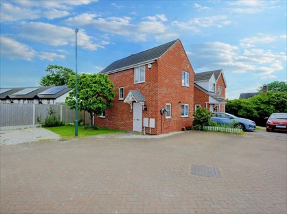3 Bed Terraced House, Oakford Close, NG8