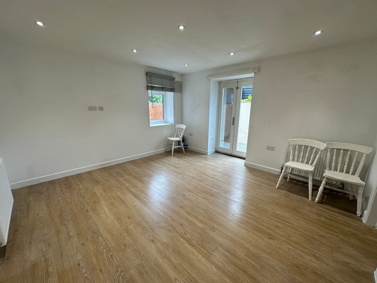 Kent - 2 Bed Flat, High Street, ME20 - To Rent Now for £1,300.00 p/m