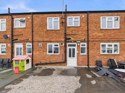 2 Bed Flat, Crockhamwell Road, RG5