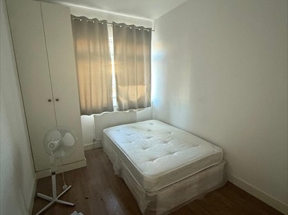 Studio Flat, Central Mansions, SW16