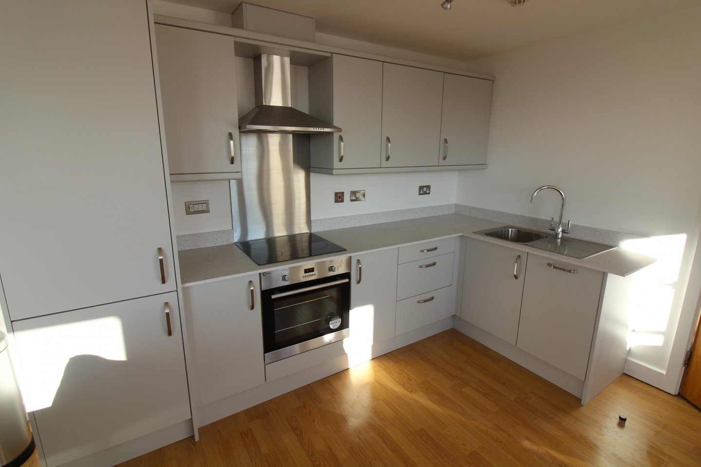 2 Bed Flat, Collier Street, M3 photo 2