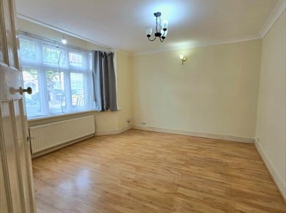1 Bed Flat, Crownfield Avenue, IG2