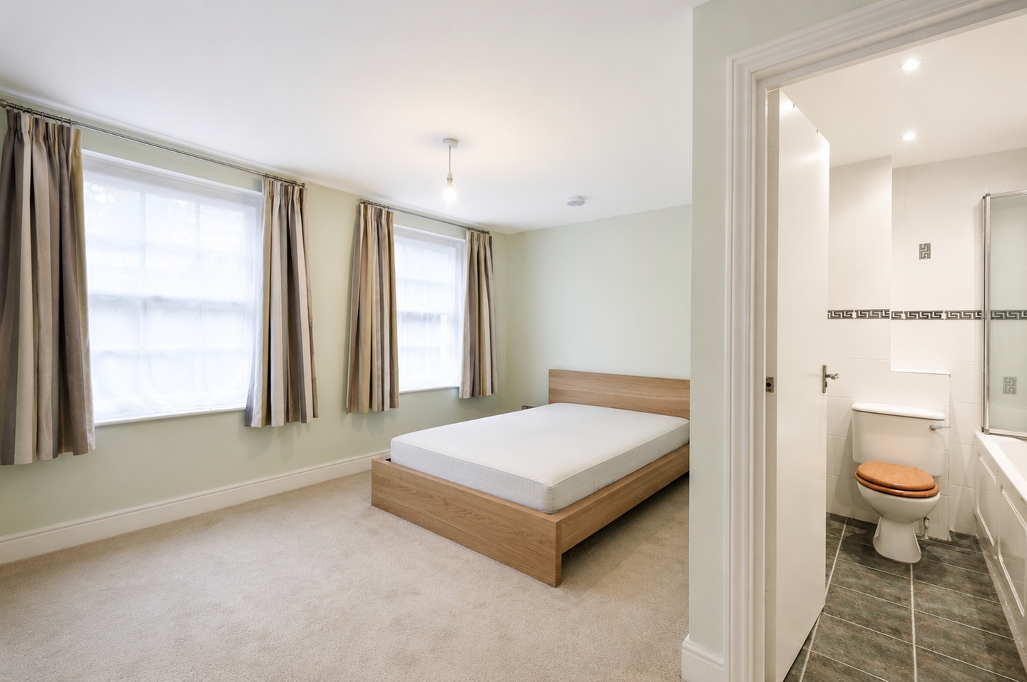 3 Bed Flat, Tollington Road, N7 photo 3