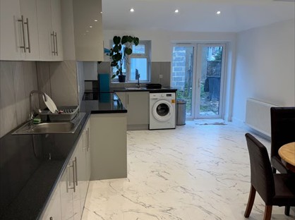 Room in a Shared House, Park View Road, N17