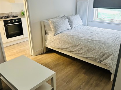 Studio Flat, High Street, EN5
