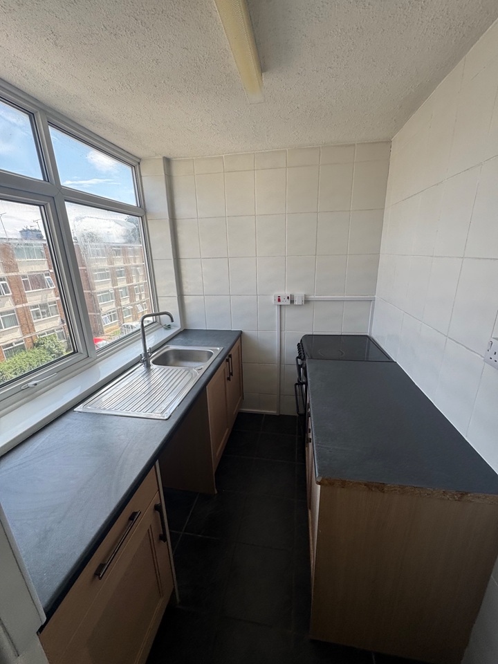 2 Bed Flat, Culworth Court, CV6 photo 4