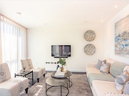 2 Bed Flat, Thornes House, SW11