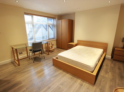 4 Bed Flat, Cleveland Street, W1T